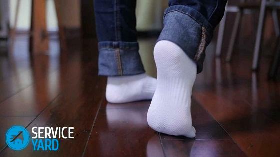 How to wash white socks?