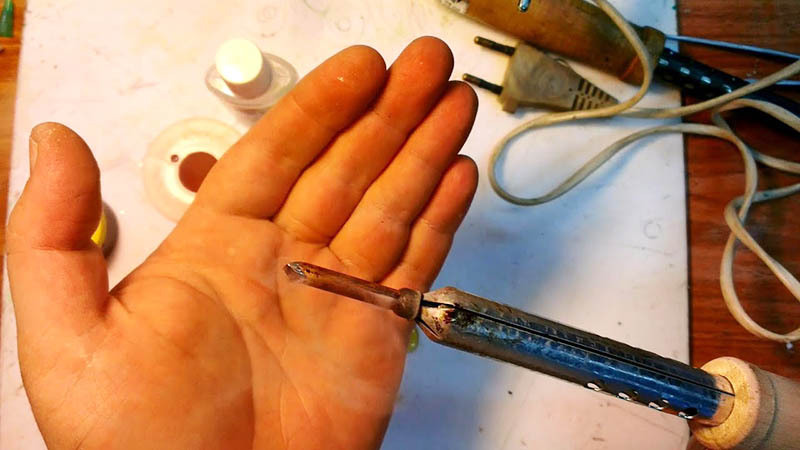Soldering iron - an alternative to the construction hair dryer