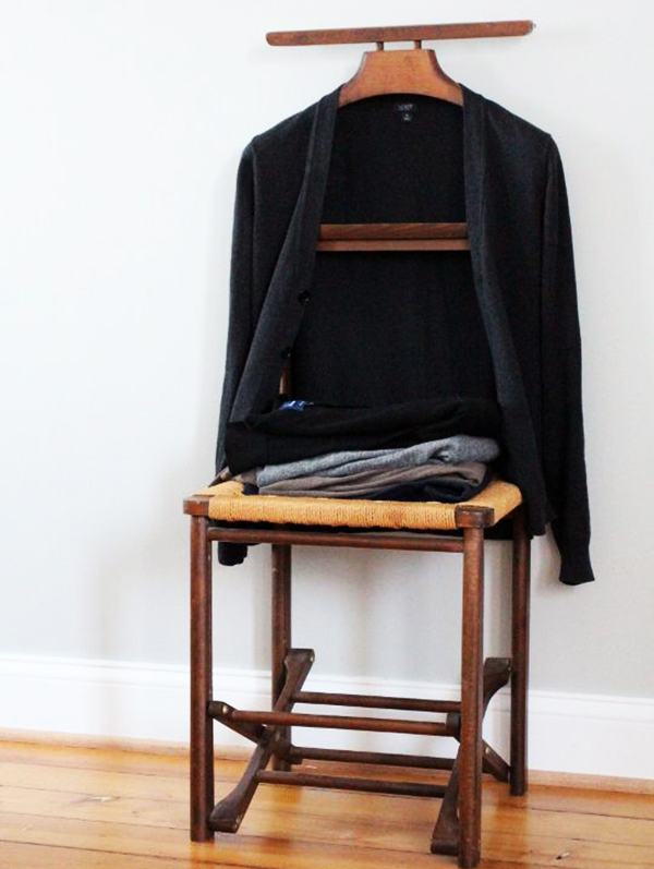 Krēsls-pakaramais: ērts un stilīgs, lieliska ideja ietaupīt vietu