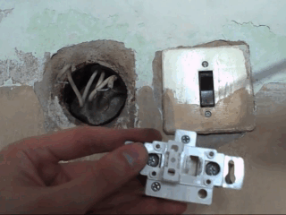 Une ampoule, ou Comment connecter un interrupteur à une clé à une lumière fixe
