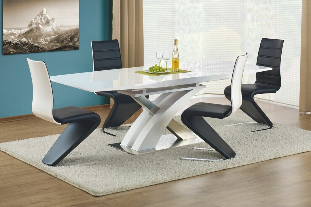 moderný stôl a stoličky do obývačky