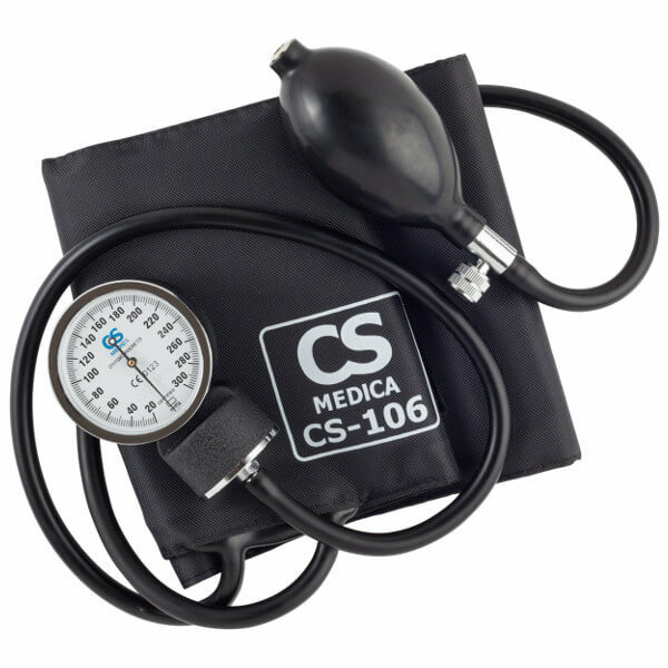 Mechanisches Tonometer CS MEDICA CS-106 an der Schulter ohne Phonendoskop