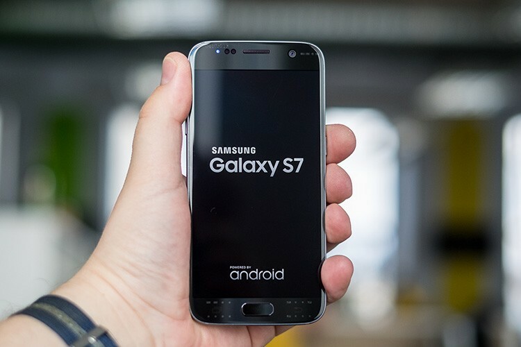 The S7 is a timeless flagship that can shut up many modern models