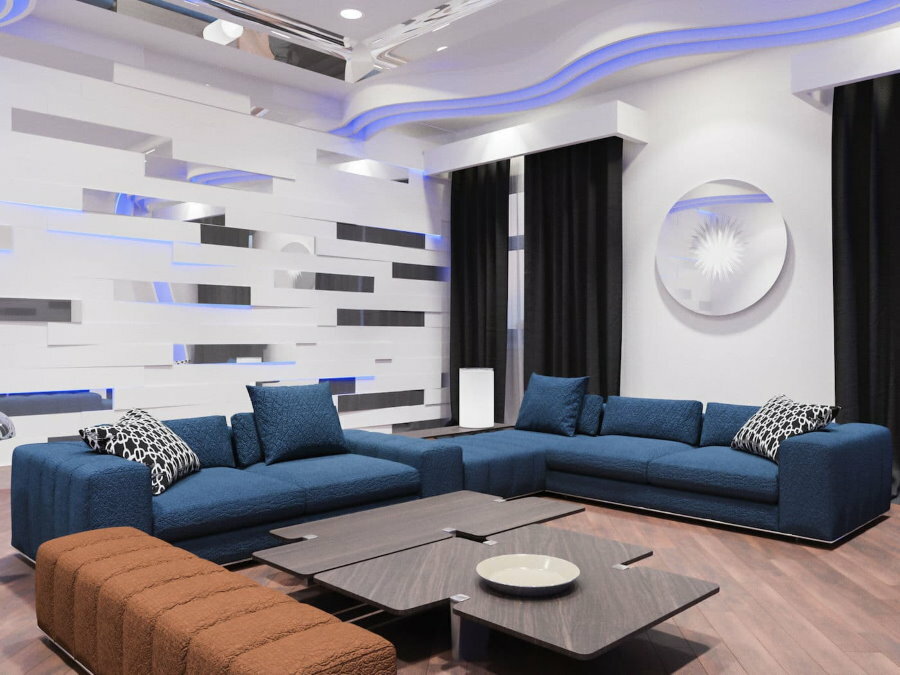 Aukštųjų technologijų poilsio kambarys su mėlynomis sofomis
