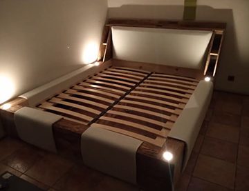 Beratung von einem Schreiner - Herstellung luxuriösen Bett aus Holz