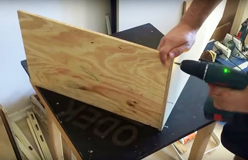 Kako zgraditi delovno mizo z lastnimi rokami brez dodatnih stroškov