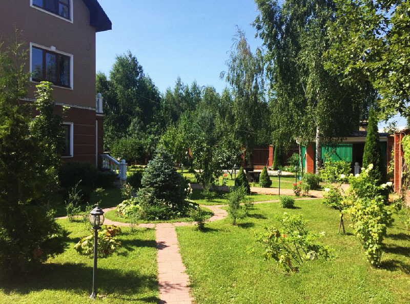 Evelina Bledans prodaja svojo razkošno 9-sobno hišo za stanovanje v Moskvi