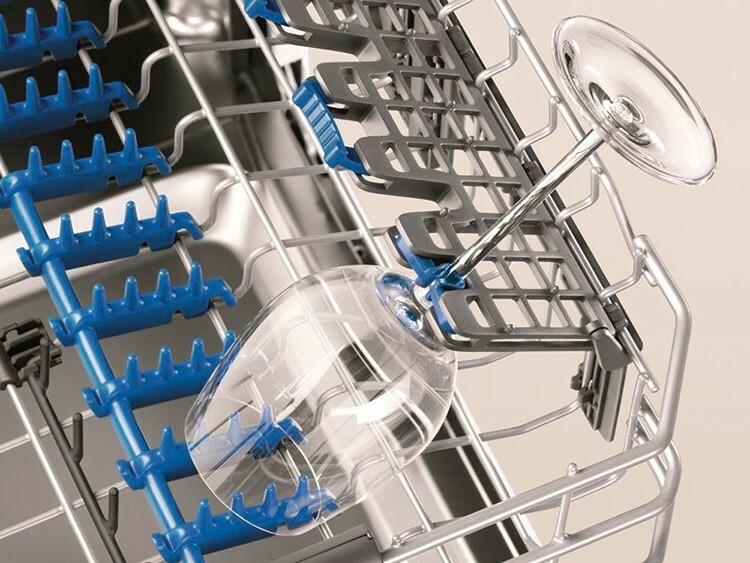 The dishwasher can also wash dishes made of thin glass and crystal
