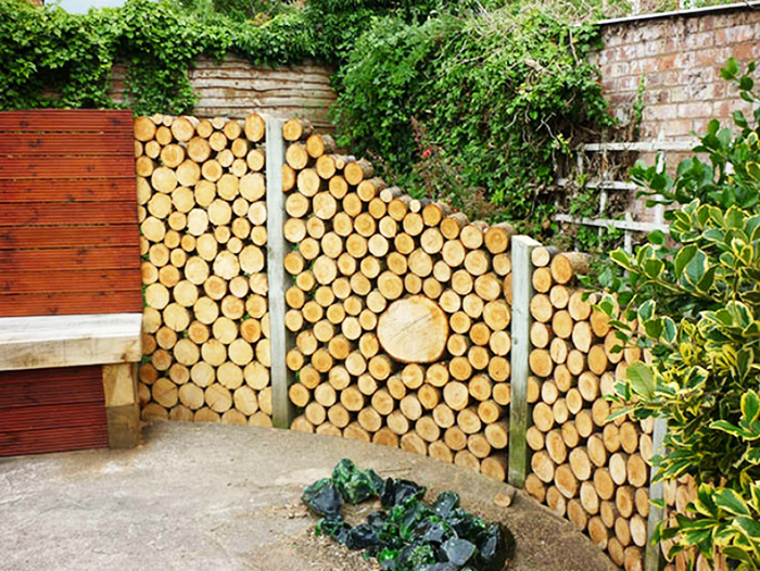 In this version, you do not even need to rack your brains over the method of fastening, this fence folds like a woodpile