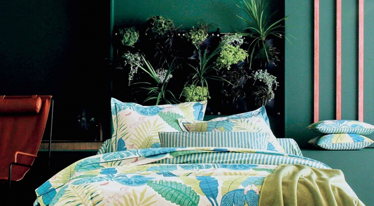 Grönare sänggavel ger inte bara en dekorativ effekt, utan ger också sovrummet extra syre