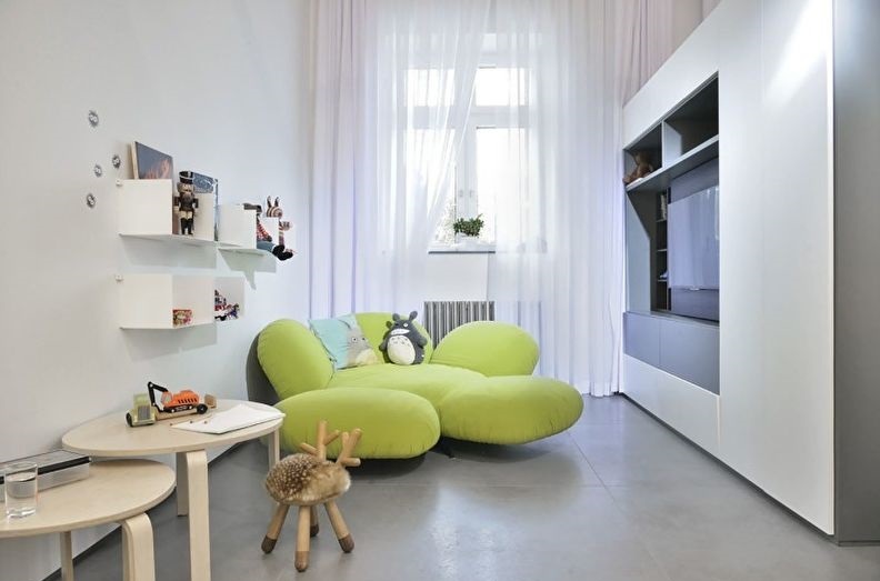 Világos zöld bútorok egy fehér szobában