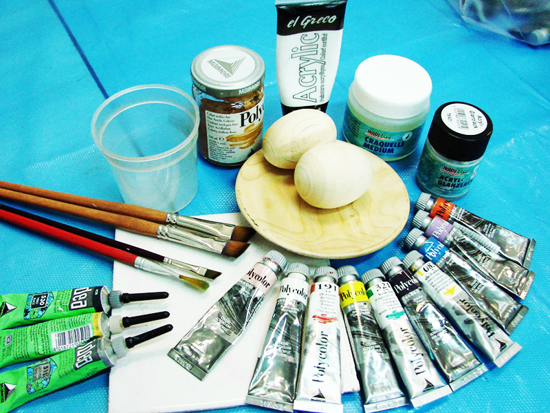Tempera is made on the basis of egg yolk or glue solution