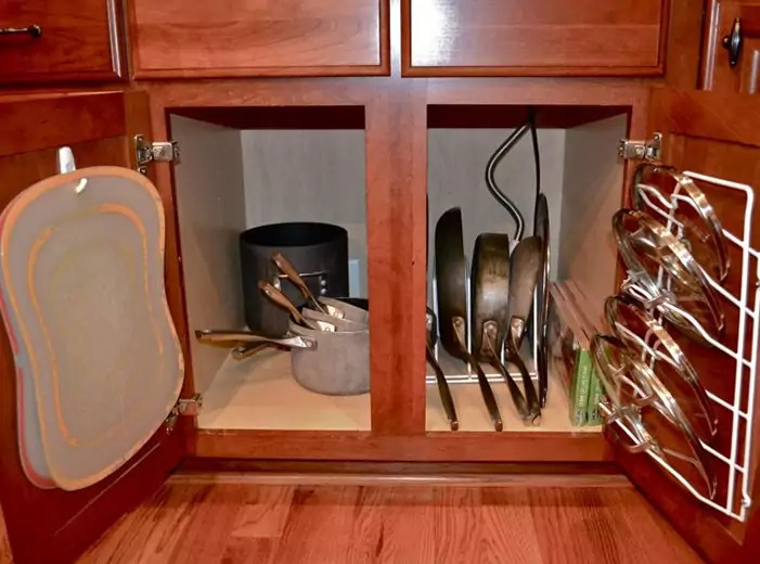 Placement of covers in free spaces of the cabinet