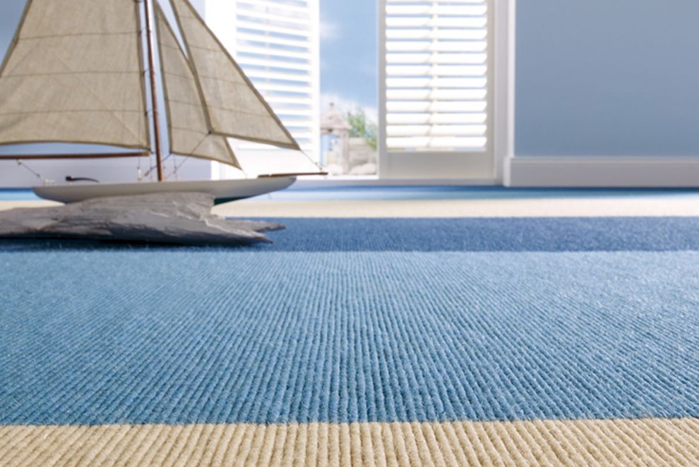 strisce blu e azzurro sul tappeto in vivaio