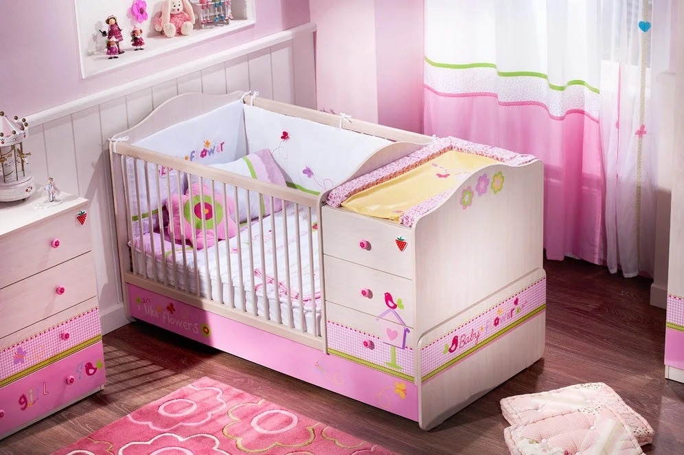 dětská postel s přebalovacím pultem pro dívky