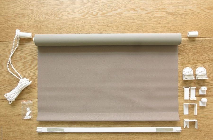 Kit for assembling the blind without guide