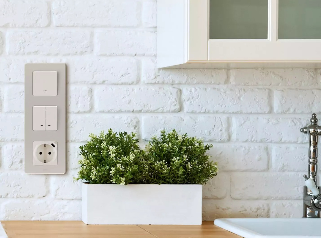 Steckdosen und Schalter in einer Einzimmerwohnung: So wählen Sie günstige und hochwertige Lösungen