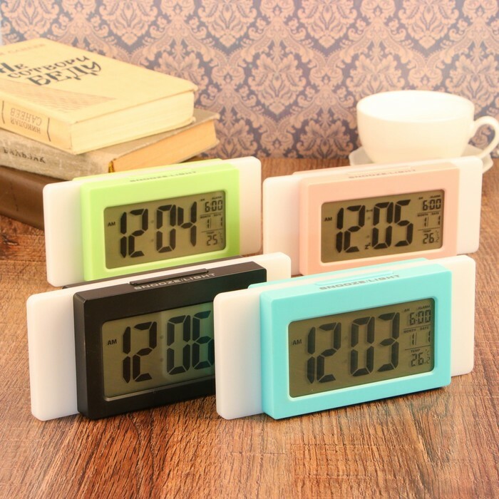 Elektronisk väckarklocka rektangulär, bakgrundsbelysning, temperatur, datum, 3AAA, 17 * 4 * 7 cm mix