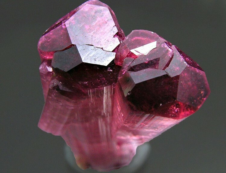 Turmalin er et naturlig mineral, en kilde til negative ioner