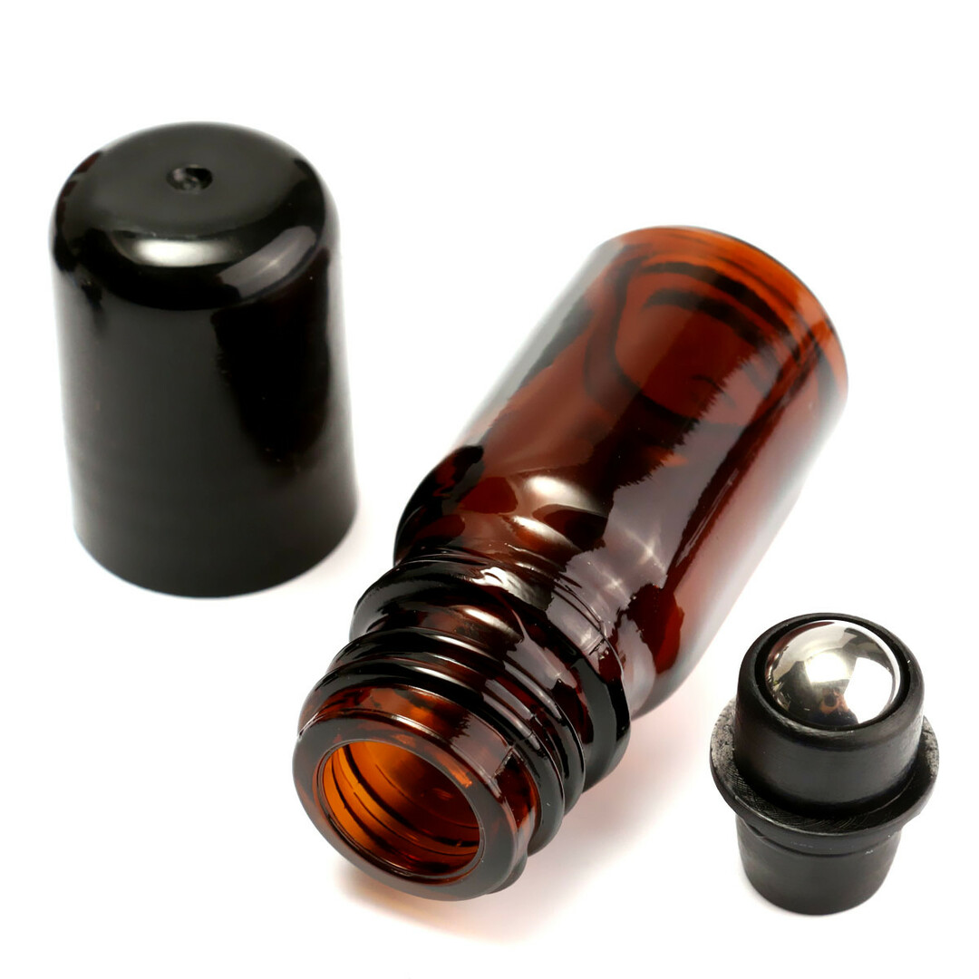ML üres barna borostyán színű üvegtekercs a palackon, újratölthető fémhengergolyó illóolaj -folyadékpalack