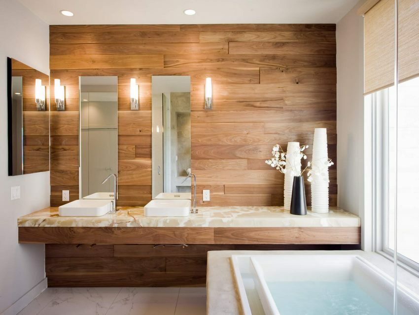 Dekorace dřevěné stěny v koupelně