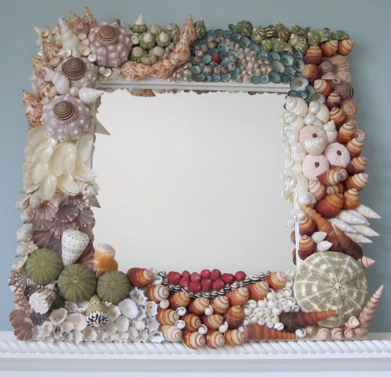 Mirror frame decor with shells