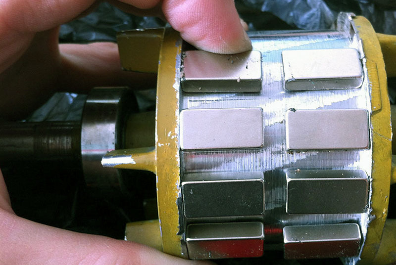 Una delle opzioni per l'installazione di magneti sullo statore per convertire il motore in un generatore