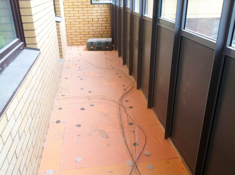 A Penoplex kiválóan alkalmas az erkély padlójának kiegyenlítésére és egyidejű szigetelésére