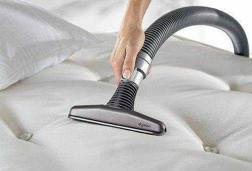 Hogyan tisztítsuk meg a matracot a vizeletből - megszabadulni a foltoktól és a kellemetlen szagtól
