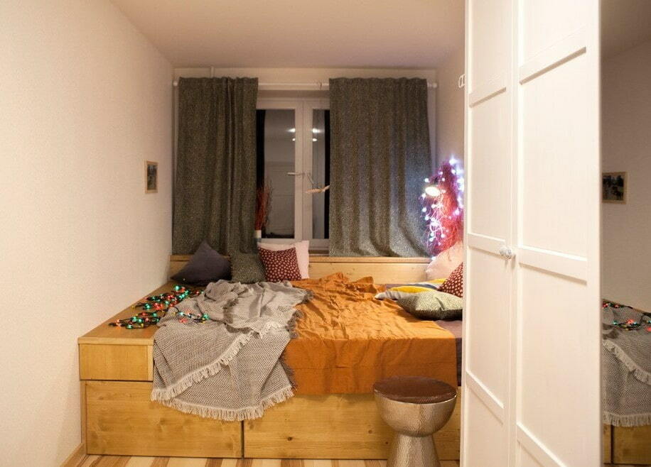 Mala spavaća soba s podij krevetom