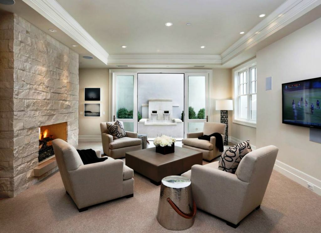 dekoratīvs akmens dzīvojamās istabas interjerā augsto tehnoloģiju foto