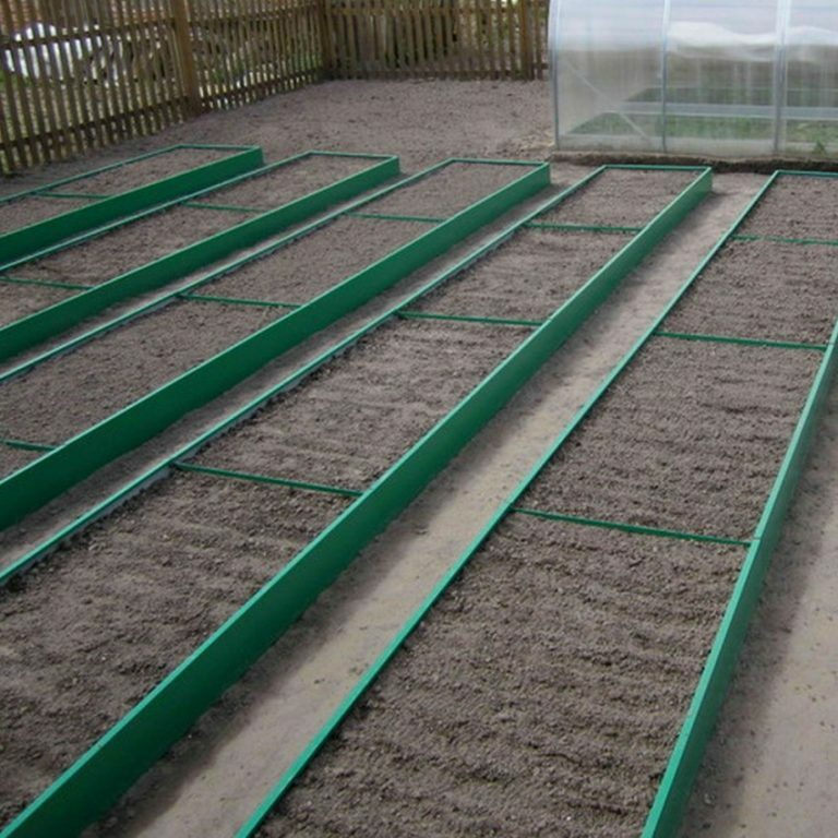 Long metal beds with additional ties