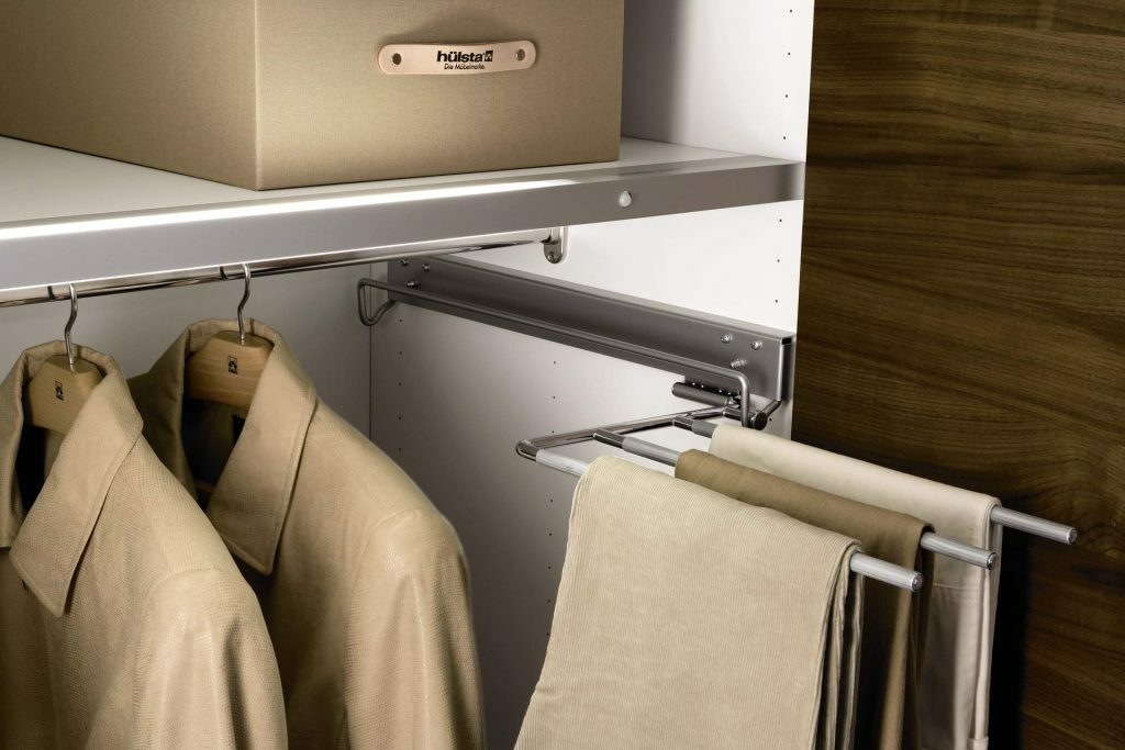Glidande garderob i hallen: invändig fyllning med mått, foton av intressanta exempel