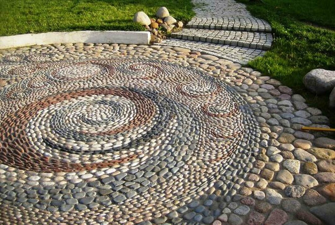 Stones for the garden: natural and artificial views for the landscape of the site, photo
