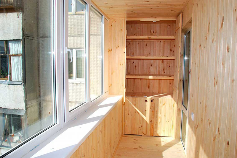 Pri izdelavi omare iz naravnega lesa morate poskrbeti za njeno zaščito pred vlago in žuželkami.