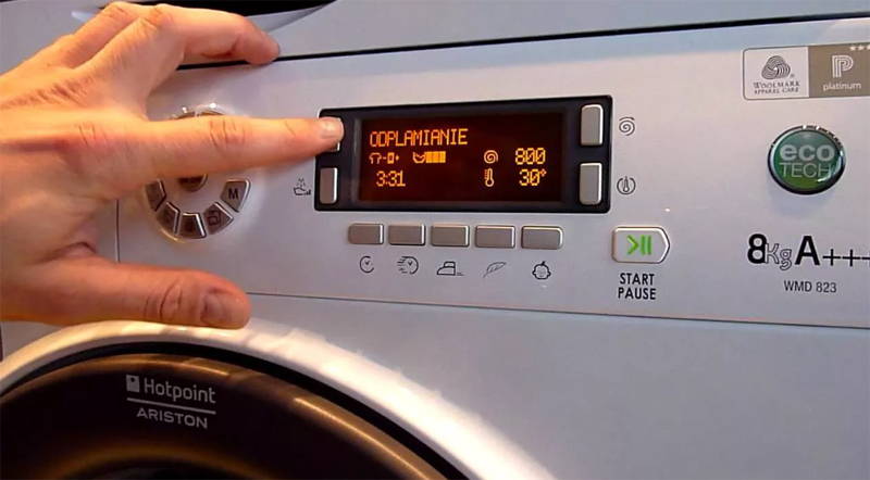 Hvor viktige disse alternativene er for deg er opp til deg. Ellers er standardsettet med funksjoner, som inkluderer justering av vasketemperaturen, tvungen avstenging sentrifugering, delikat og akselerert vask, er i enhver moderne maskin, og dette er nok for vanlige behov