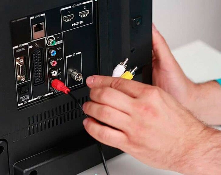 Una piccola interruzione nel filo può essere eliminata con le proprie mani se ciò non si verifica nell'alloggiamento del connettore.