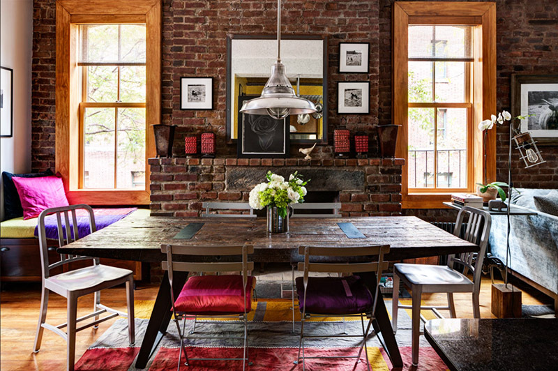 How to quickly and inexpensively reproduce the loft style using brick-like wallpaper in the interior