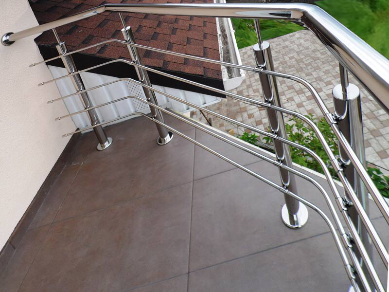 Dekorativt balkongräcke i rostfritt stål