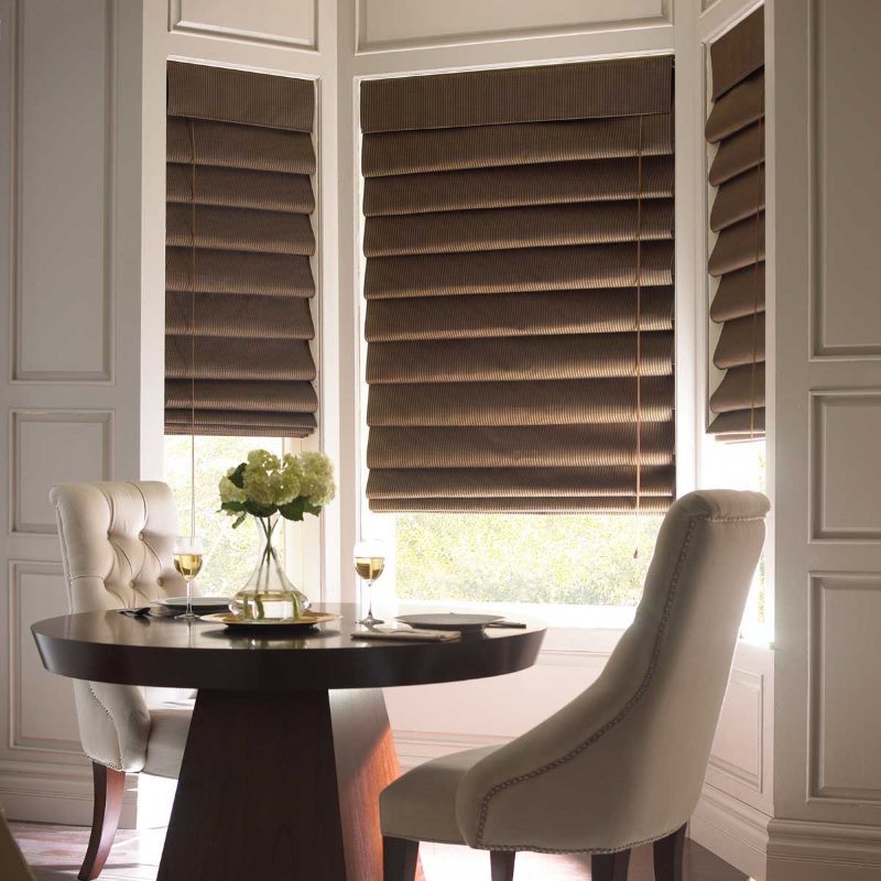 Roman blinds cascade type in the dining area of ​​the kitchen