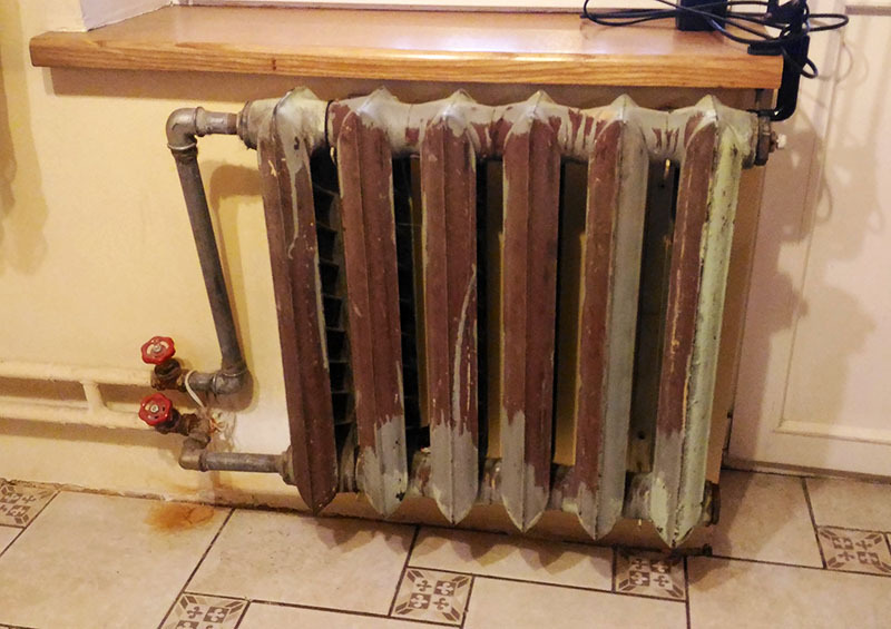 Boiler voor een garage van een oude waterkoker