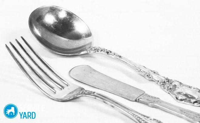 Come posso pulire i cucchiai d'argento a casa?