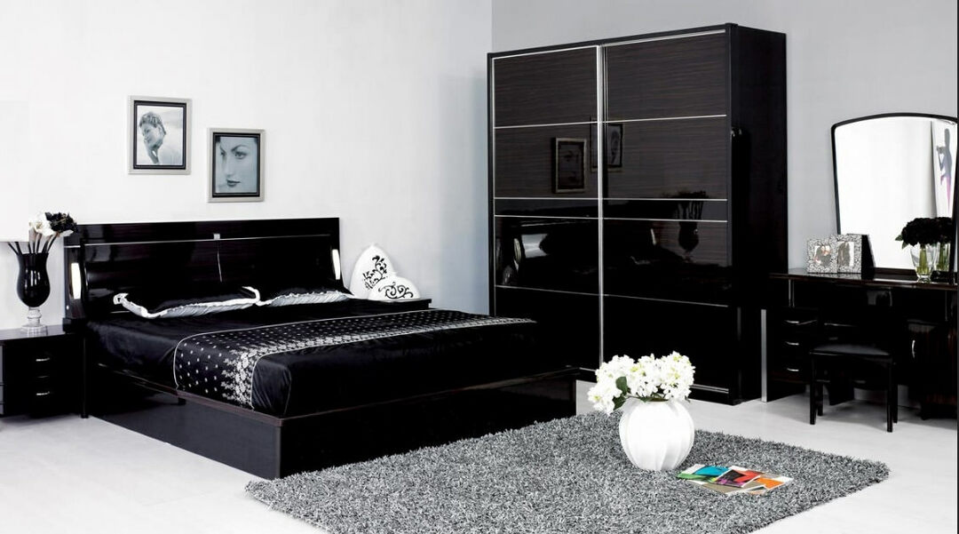 spalnica v črni barvi