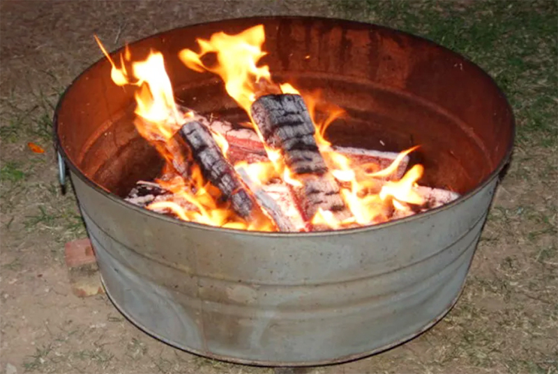 In any case, the process in the brazier must be constantly monitored. The metal bucket or basin itself will also heat up, and the warm air will gradually dry out the room. You only need to keep the fire going by adding new coals or wood