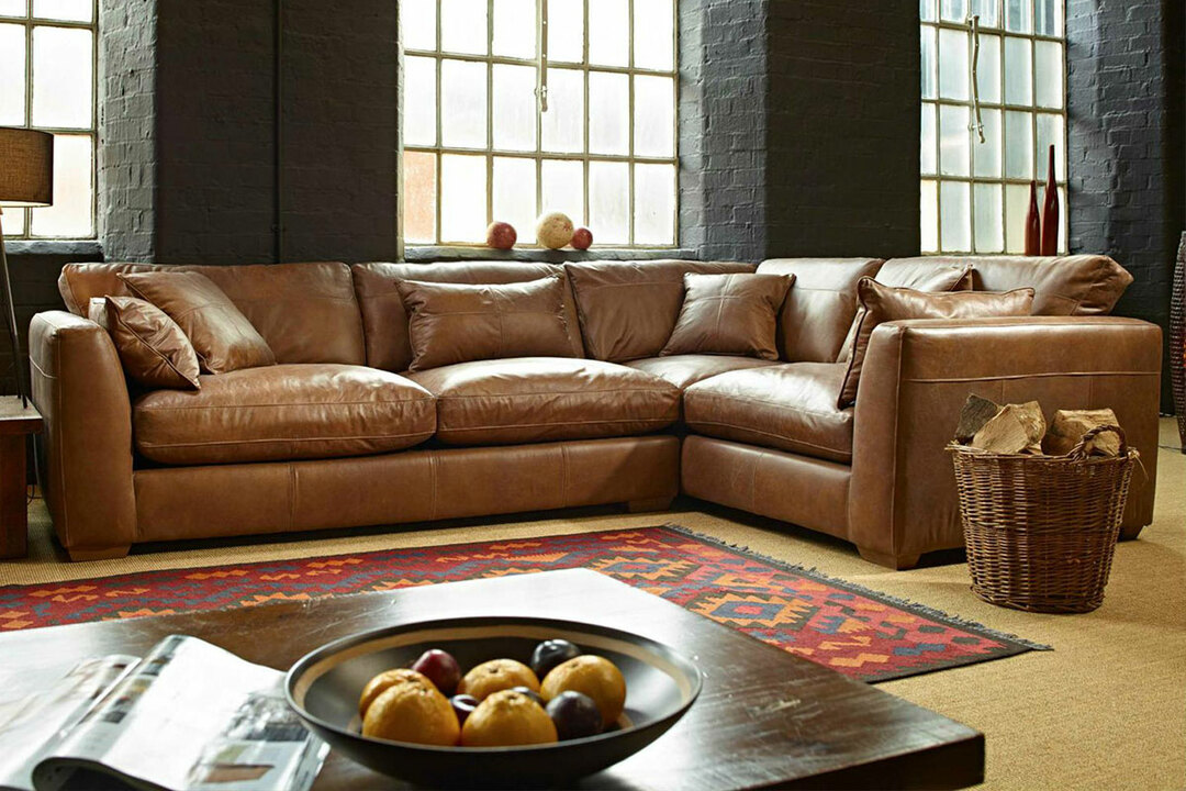 sofá de couro na sala