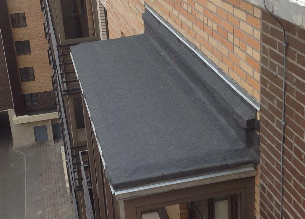 Vattentätning av taket på balkongen på översta våningen