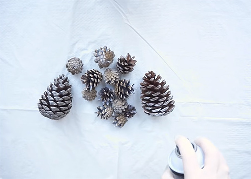 Crafts from cones with your own hands - how to decorate a house 5 minutes before the New Year