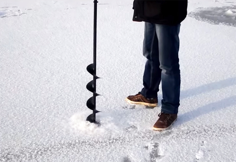 Met een ijsschroef kunt u een groot aantal gaten boren zonder onnodige vermoeidheid