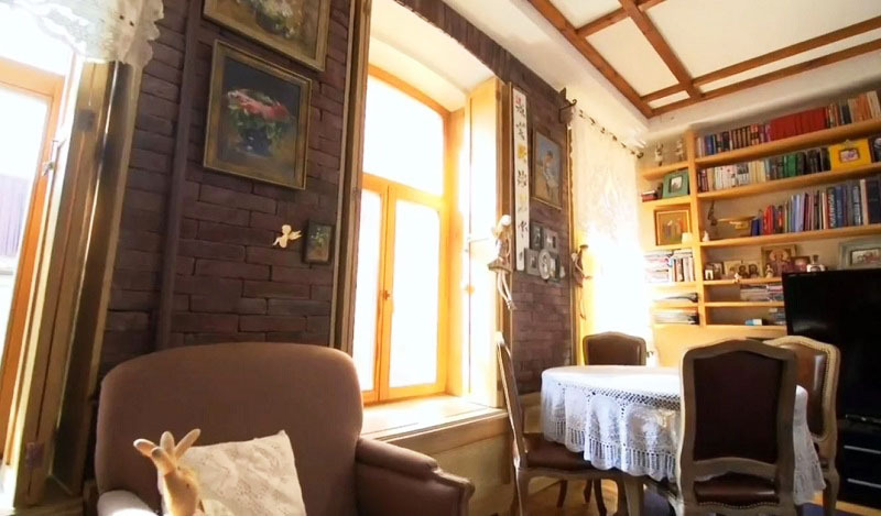 Irina Pegova och hennes nya lägenhet: läge, layout, design, material, dekoration, möbler, belysning, textilier, inredning