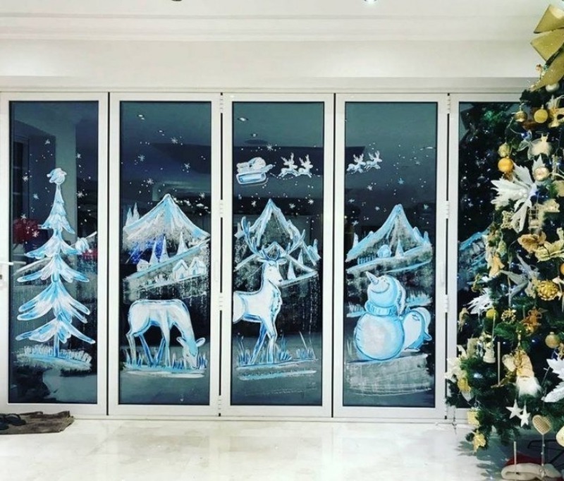 Wir dekorieren das Haus für das neue Jahr: Der Weihnachtsmann kommt an solchen Fenstern nicht vorbei